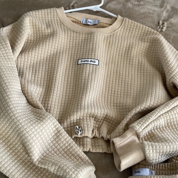 Darling Two Piece SweatSuit! - Picture 11 of 12